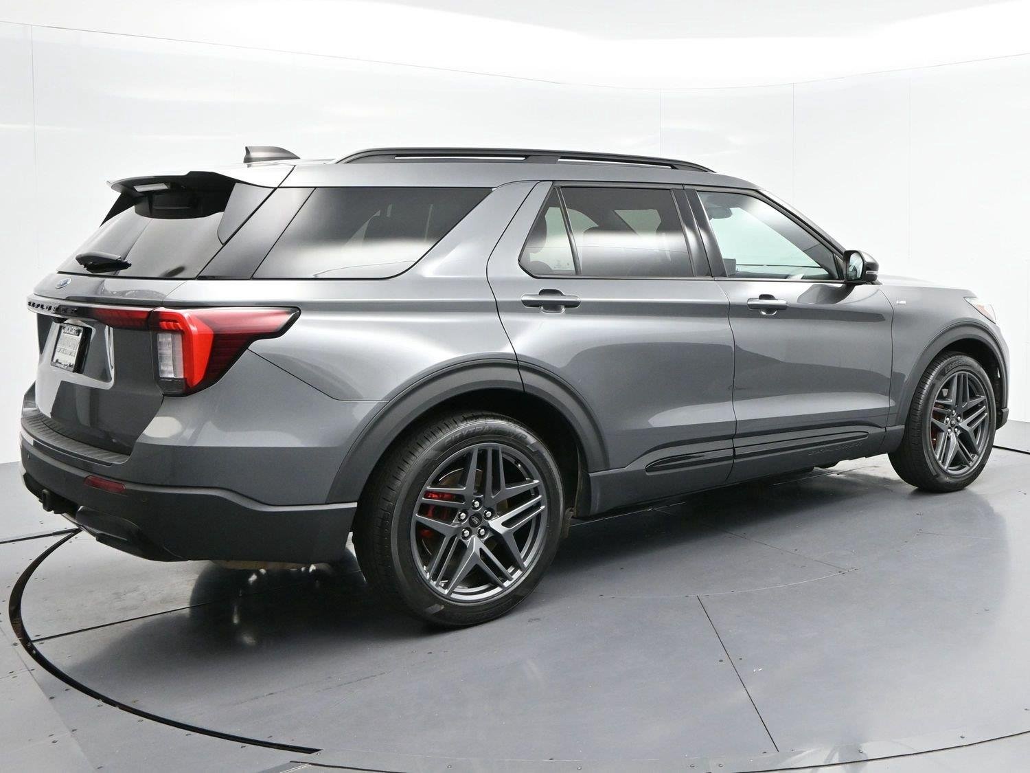 Used 2025 Carbonized Gray Ford ST-Line image 7