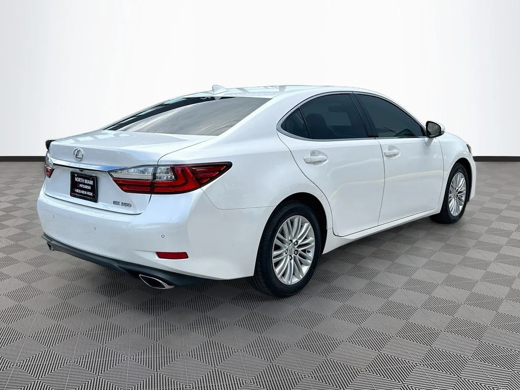 Used 2016 White Lexus 350 image 7