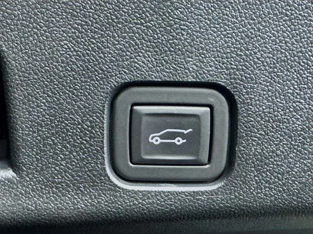 Used 2025 Beige Chevrolet High Country image 27