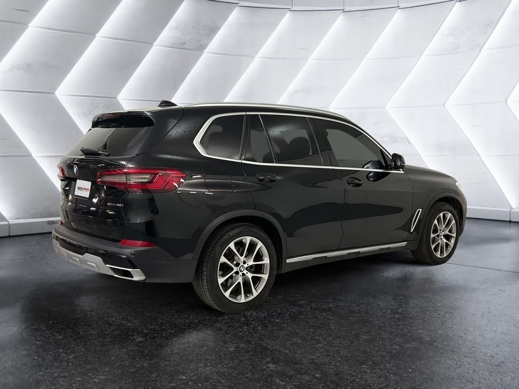 Used 2020 Black BMW sDrive40i image 4