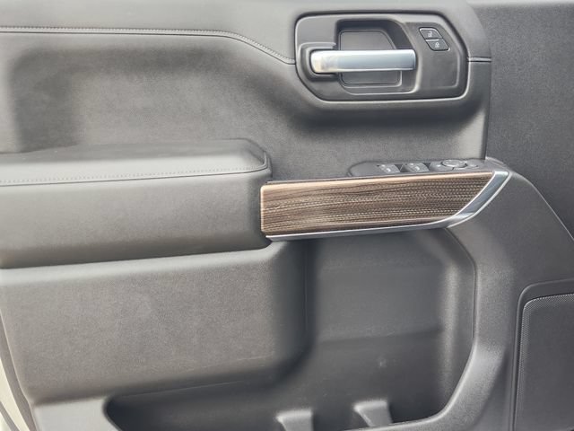 Used 2021 SILVER ICE METALLIC Chevrolet LT image 22