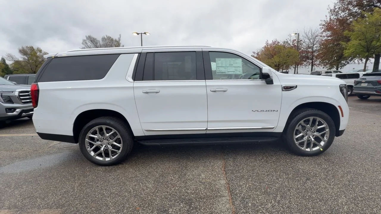 Used 2026 Summit White GMC Elevation image 9