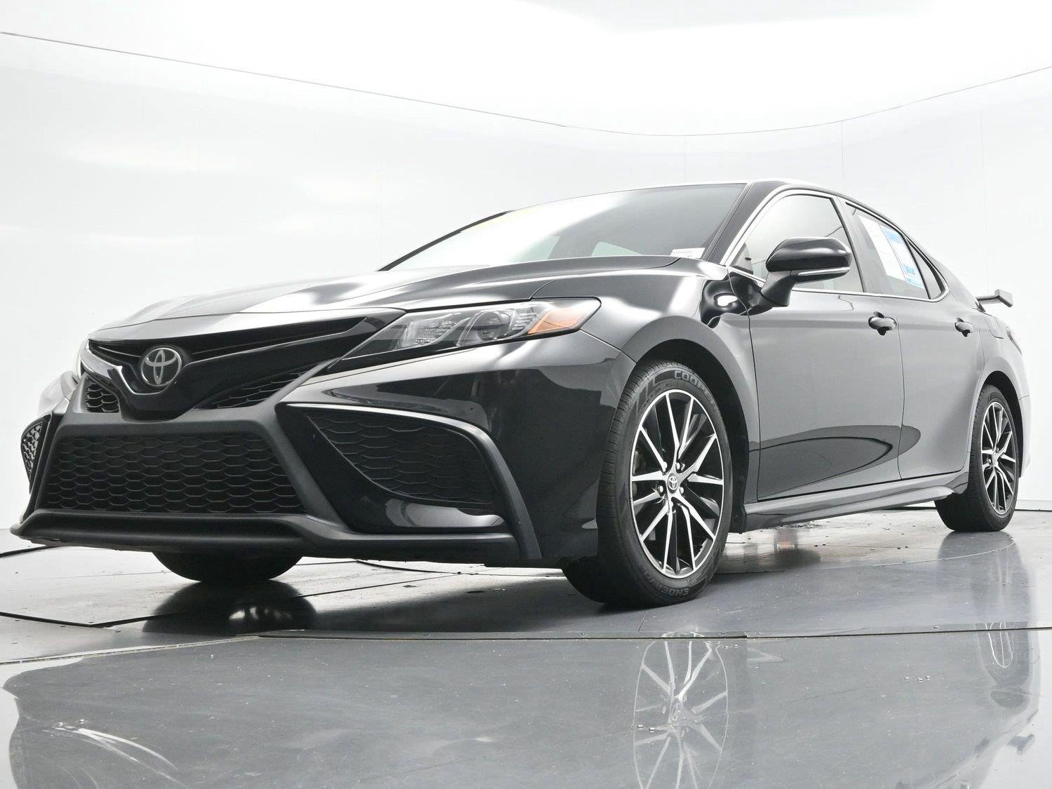 Used 2021 Midnight Black Metallic Toyota SE image 47