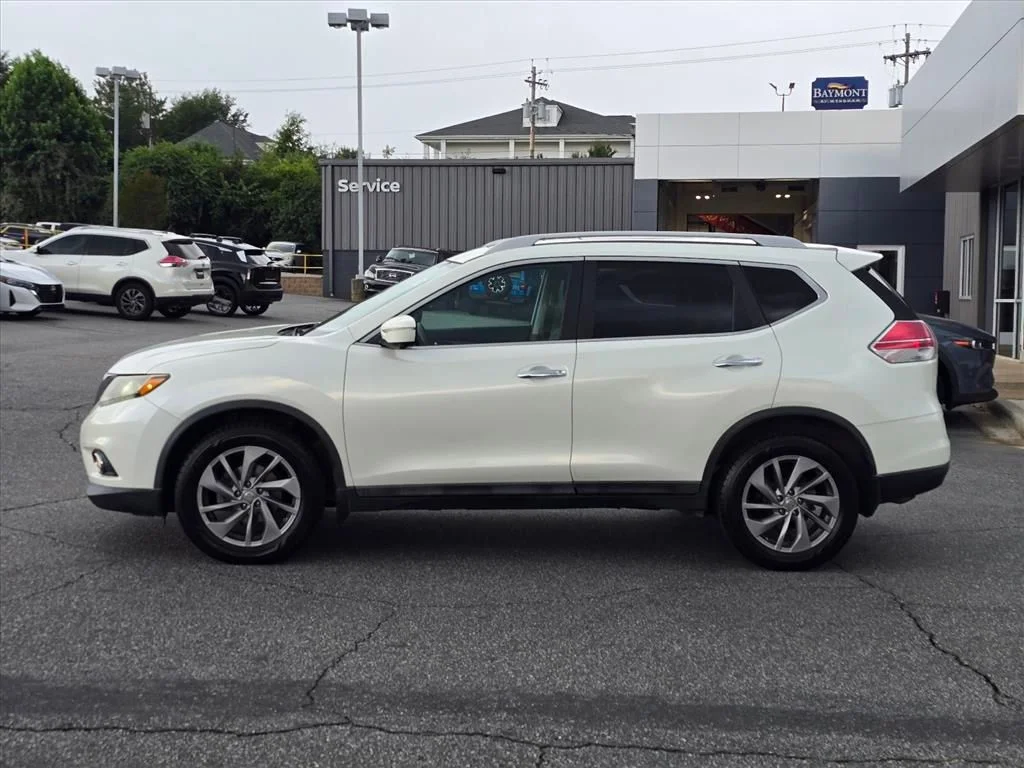 Used 2015 White Nissan SL image 23