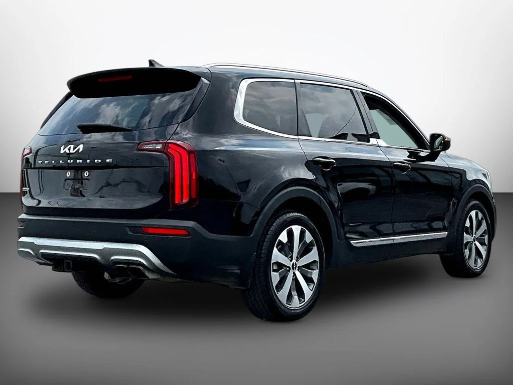 Used 2022 Black Kia EX image 6