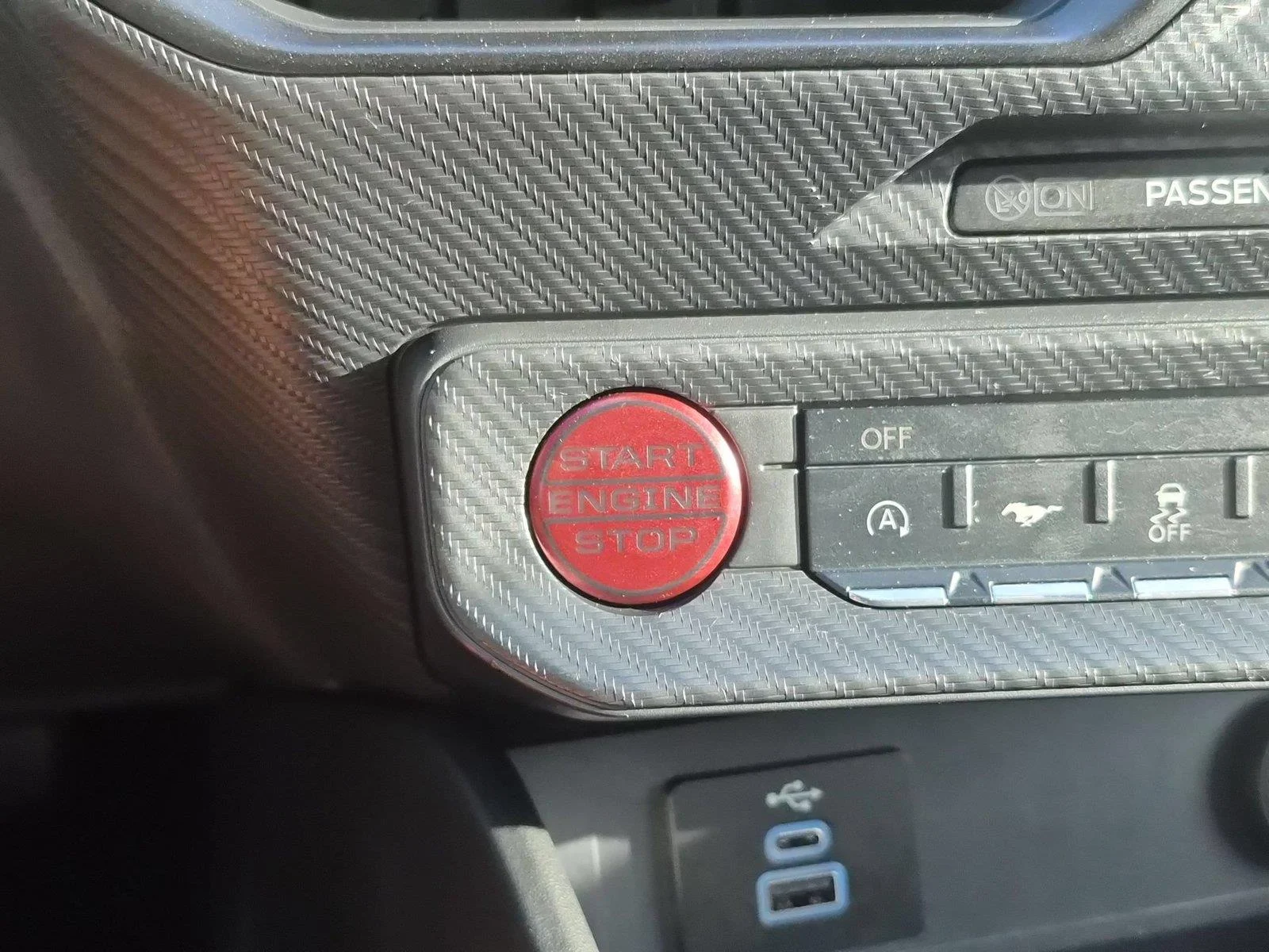 Used 2025 Oxford White Ford EcoBoost image 28
