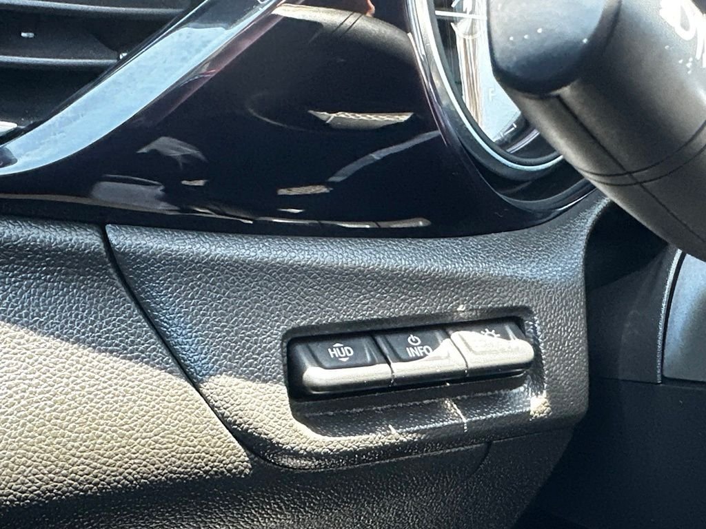 Used 2020 White Buick Essence image 32