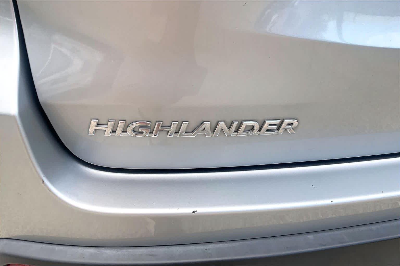 Used 2018 Celestial Silver Metallic Toyota LE image 30