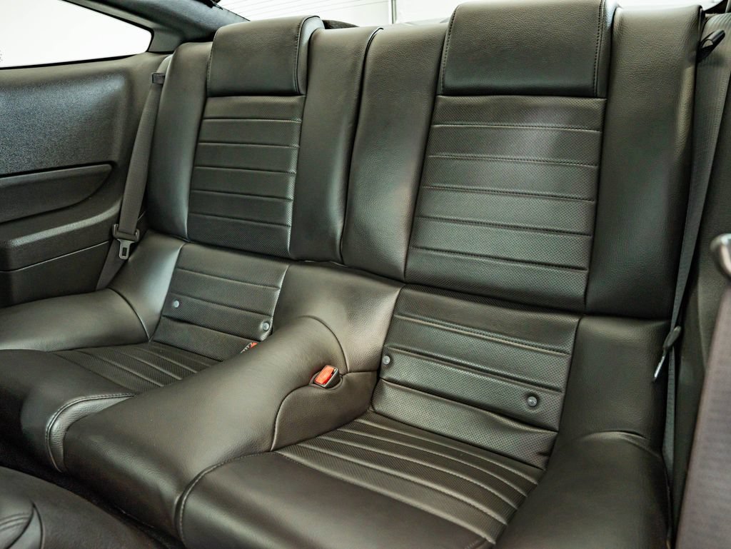 Used 2009 Vapor Silver Clearcoat Metallic Ford Shelby GT500 image 39