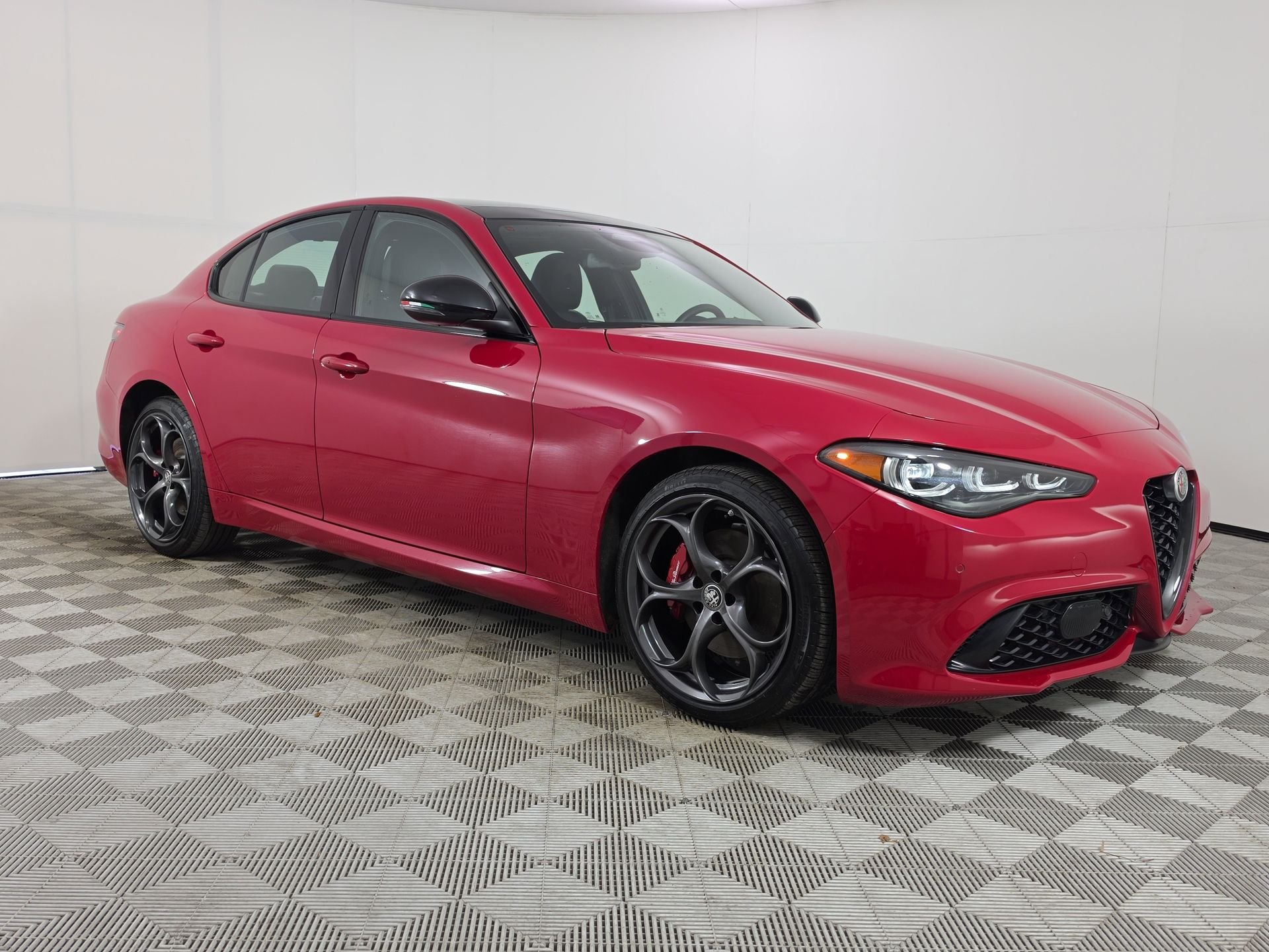 2025 Alfa Romeo Giulia Tributo Italiano AWD's photo