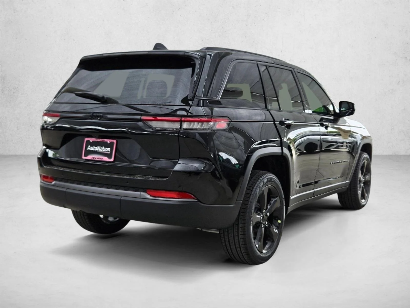 New 2026 Diamond Black Crystal Pearl-Coat Exterior Paint Jeep Limited image 2