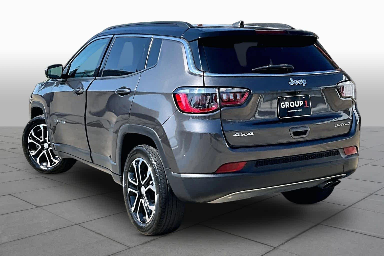 Used 2022 Granite Crystal Metallic Clearcoat Jeep Limited image 12