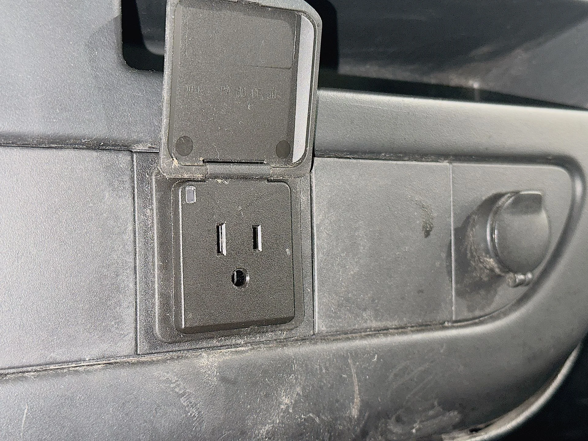 Used 2016 SUMMIT WHITE GMC Work Van image 29
