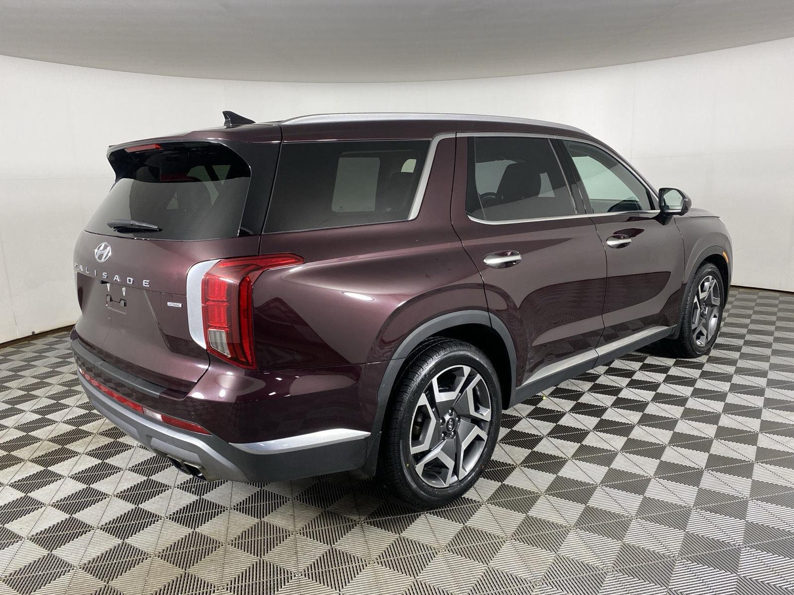 Used 2023 Sierra Burgundy Hyundai Limited image 10