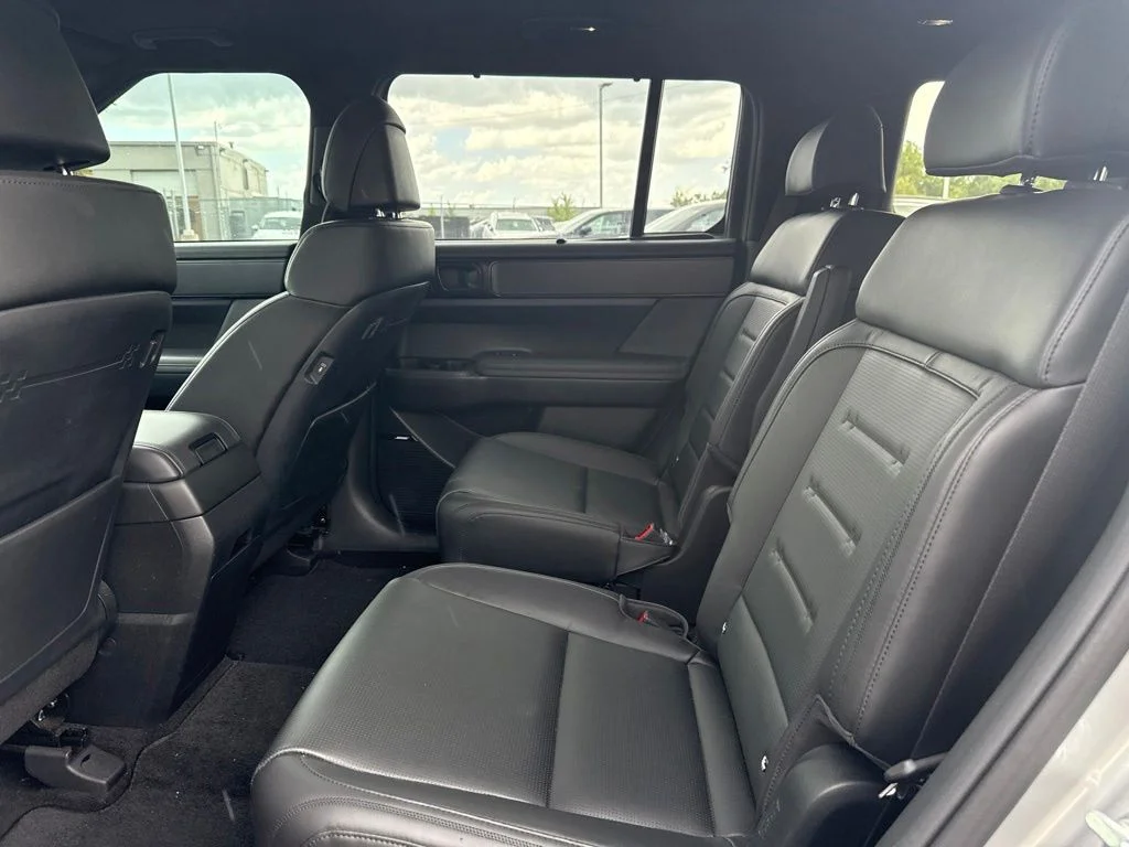 Used 2025 Silver Hyundai Calligraphy image 9