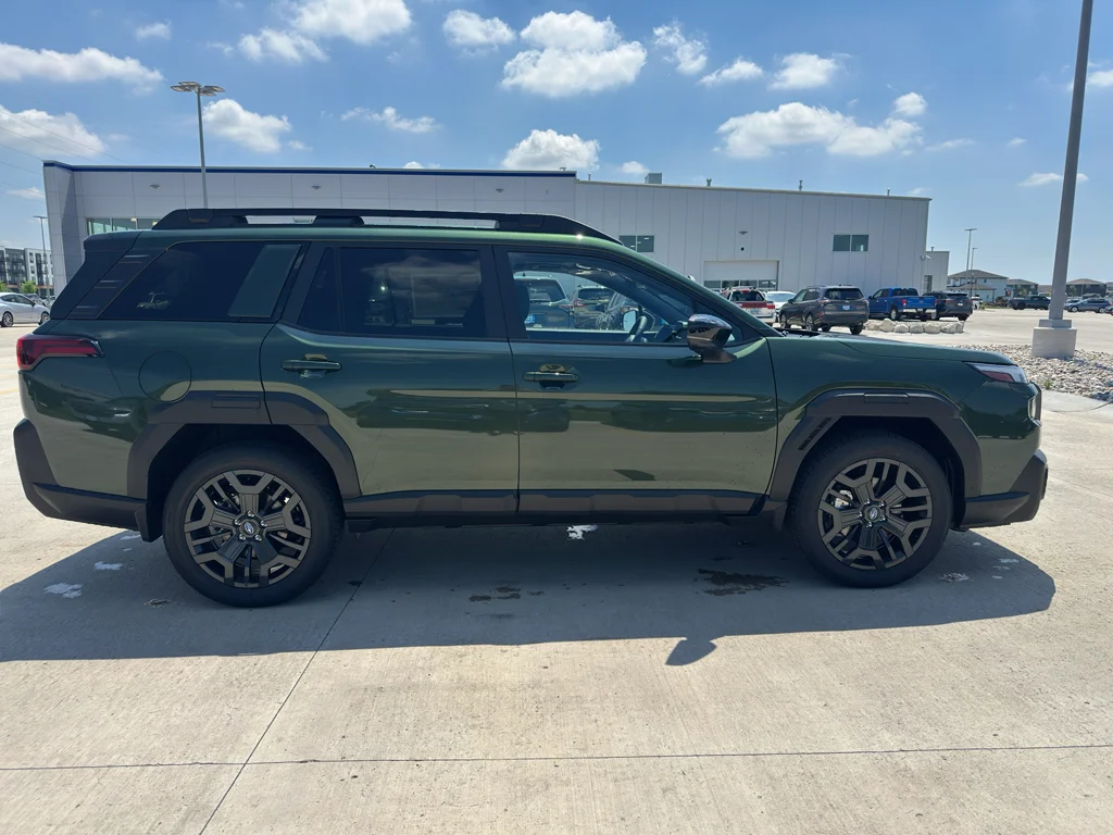 New 2026 DEEP EMERALD GREEN PEARL Subaru Limited image 4