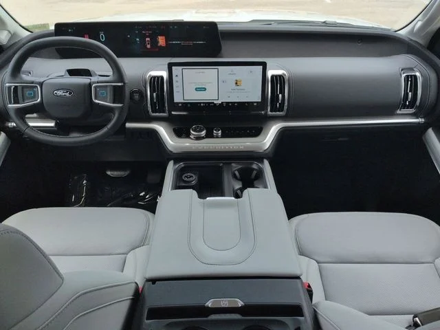 New 2026 Star White Metallic Tri-Coat Ford Platinum® image 15