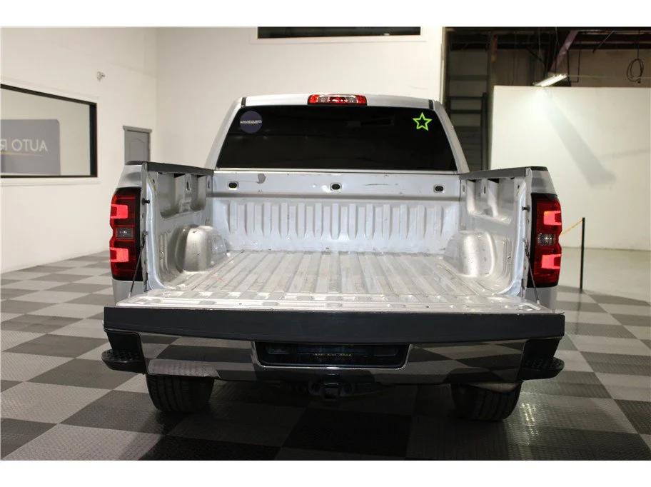 Used 2014 Silver Ice Metallic Chevrolet LT image 19