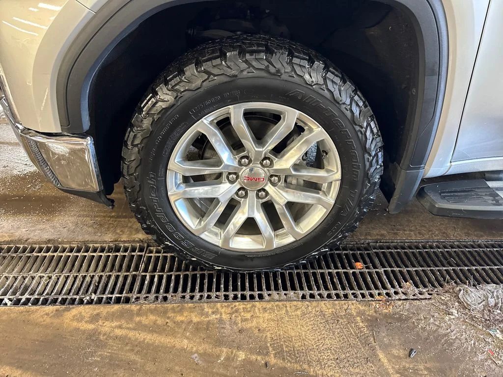 Used 2019 Silver GMC SLT image 11