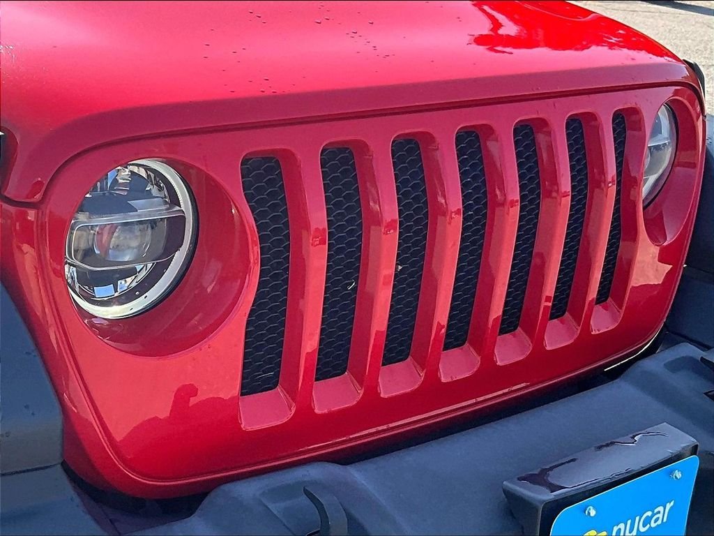 Used 2021 Red Jeep Sport S image 31