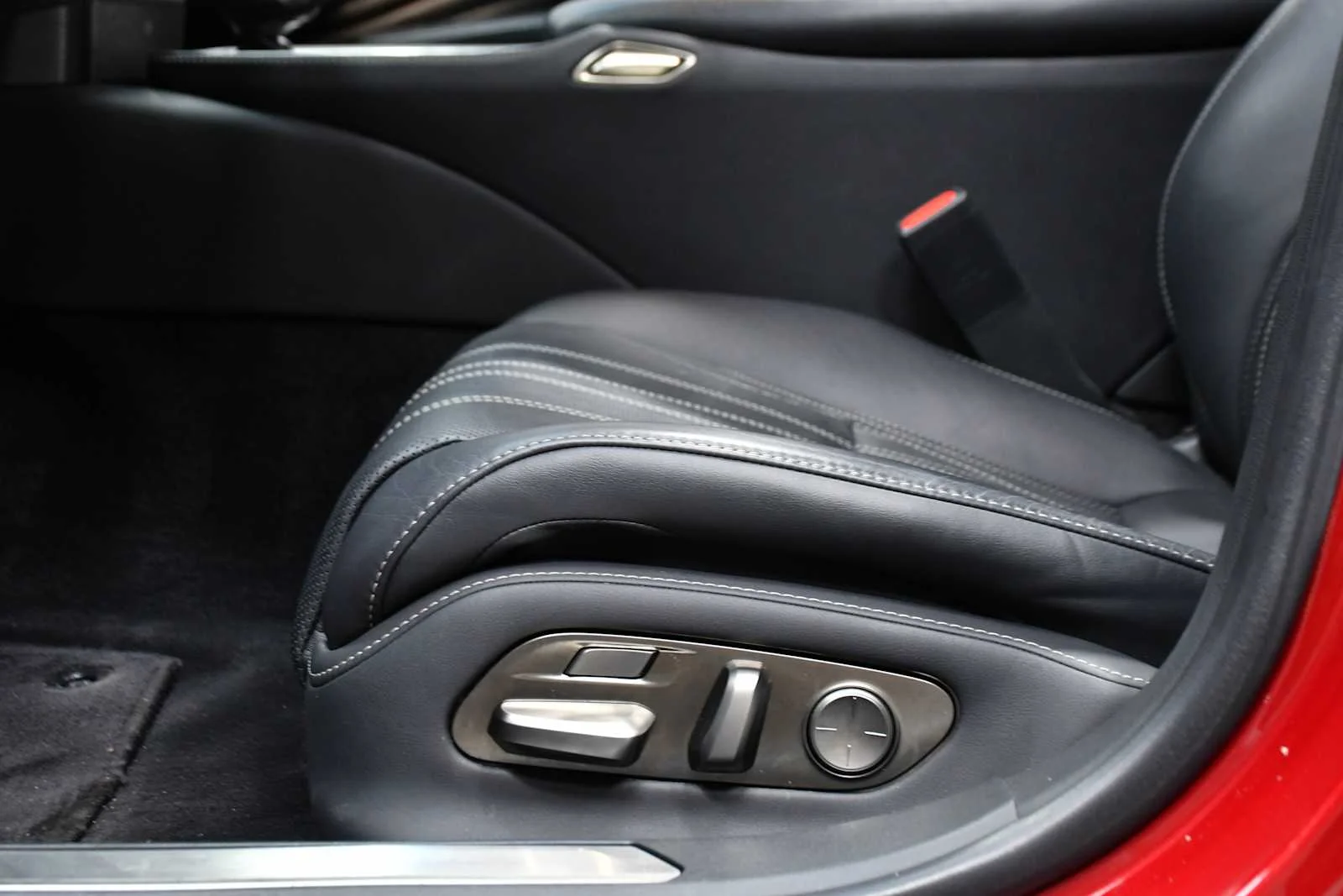 Used 2018 Matador Red Mica Lexus  image 15