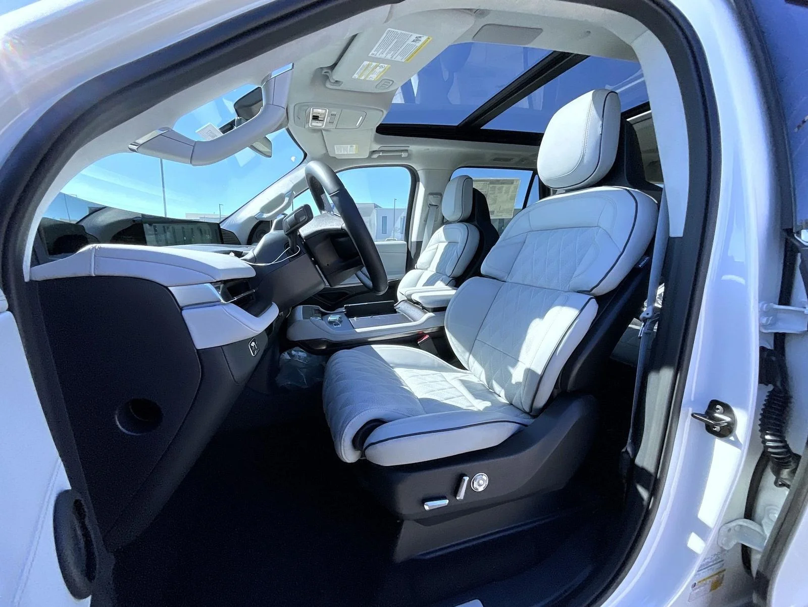 New 2026 White Lincoln Black Label image 11