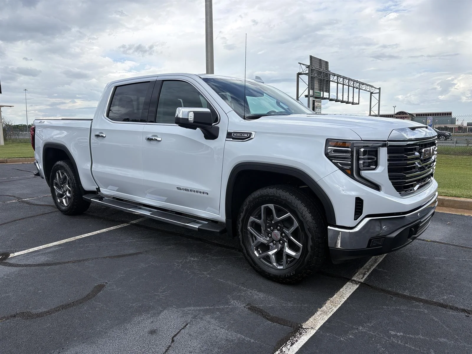Used 2026 Glacier White Tricoat GMC SLT image 10