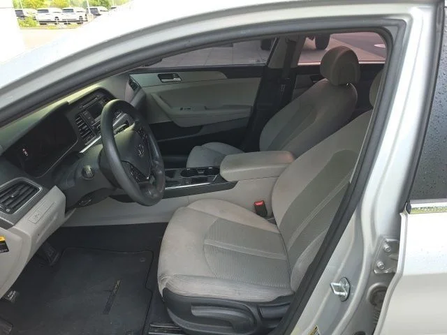 Used 2015 Silver Hyundai SE image 15