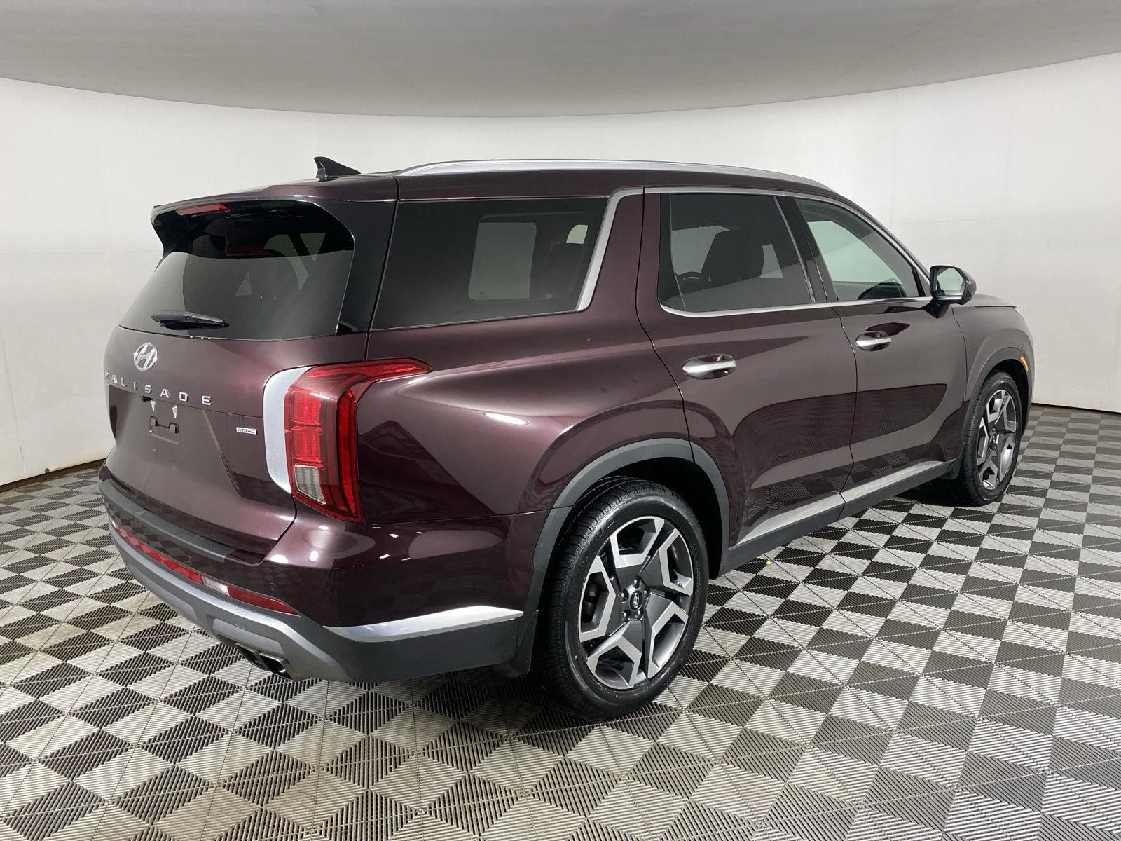 Used 2023 Sierra Burgundy Hyundai Limited image 10