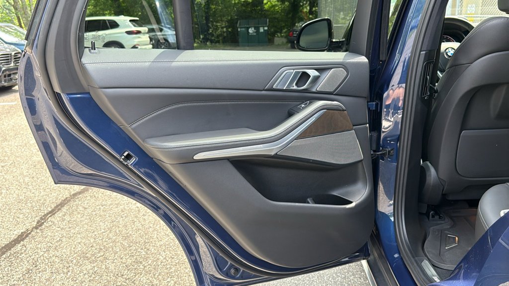 Used 2021 Phytonic Blue Metallic BMW xDrive40i image 23