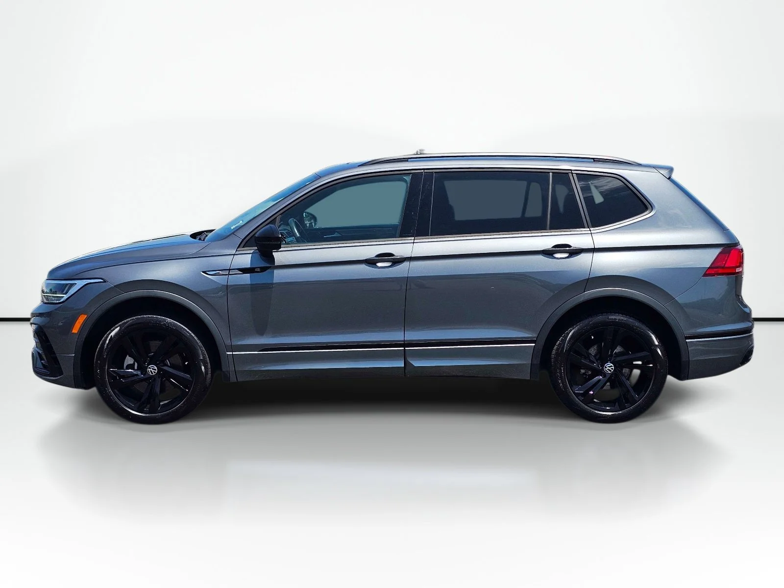 Used 2024 Platinum Gray Metallic Volkswagen SE R-Line Black image 12