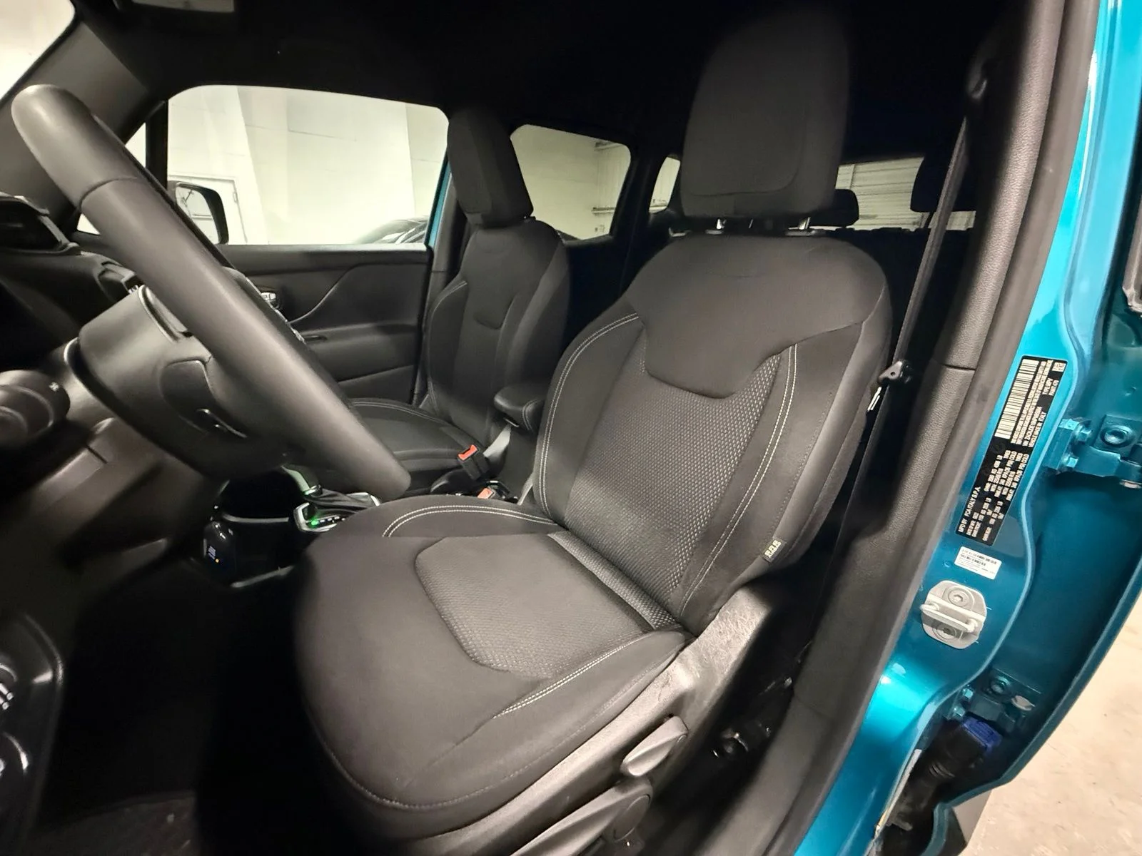 Used 2022  Jeep Altitude image 18