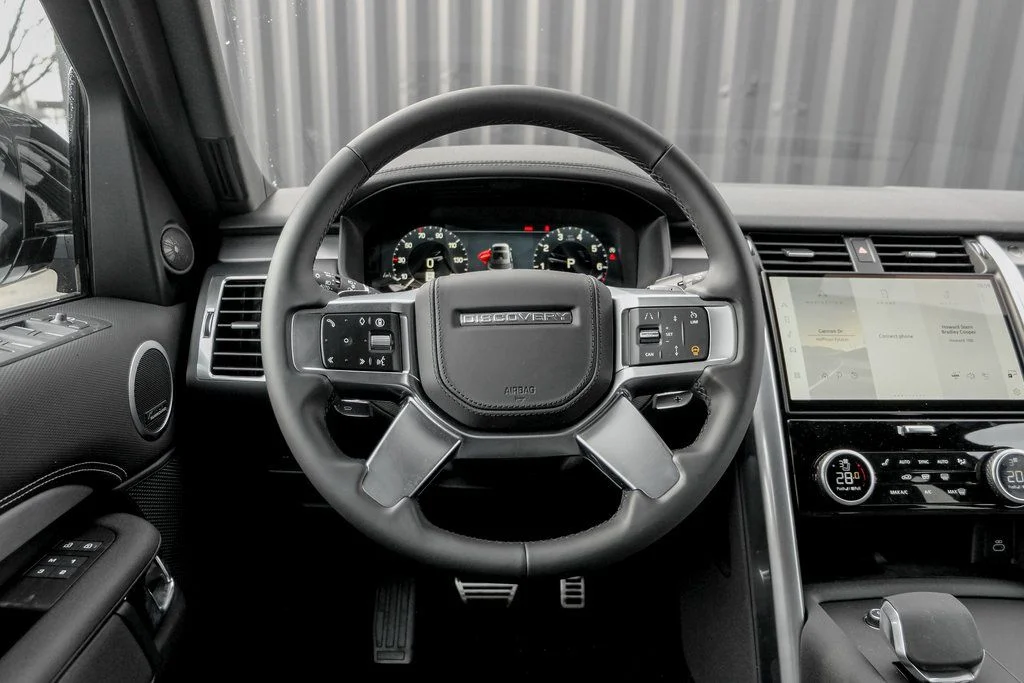 Certified Used 2025 Fuji White Land Rover Dynamic SE image 17