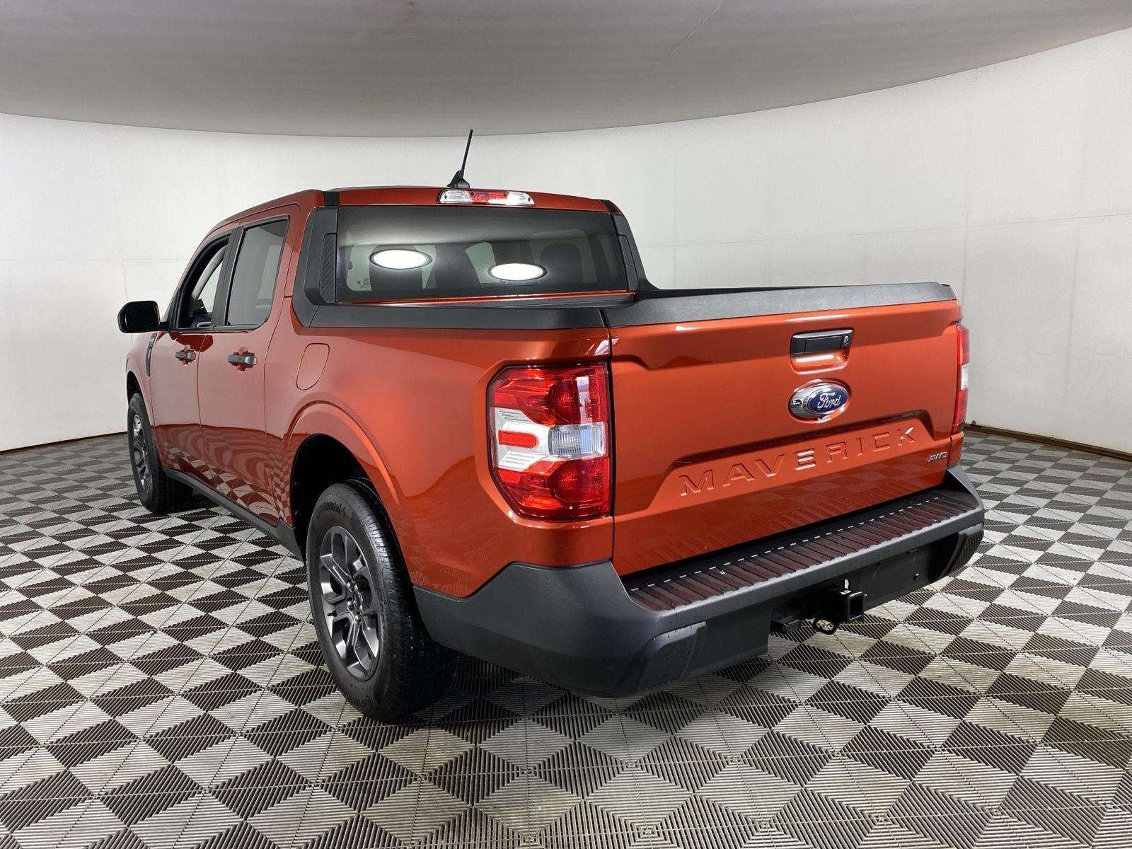 Used 2024 Hot Pepper Red Metallic Tinted Clearcoat Ford XLT image 5