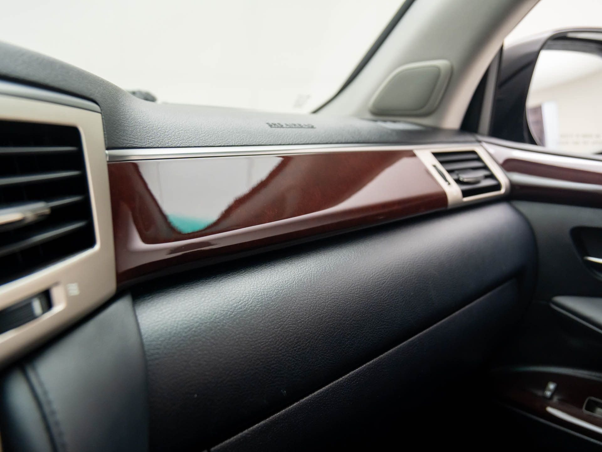 Used 2014 Black Lexus 570 image 32