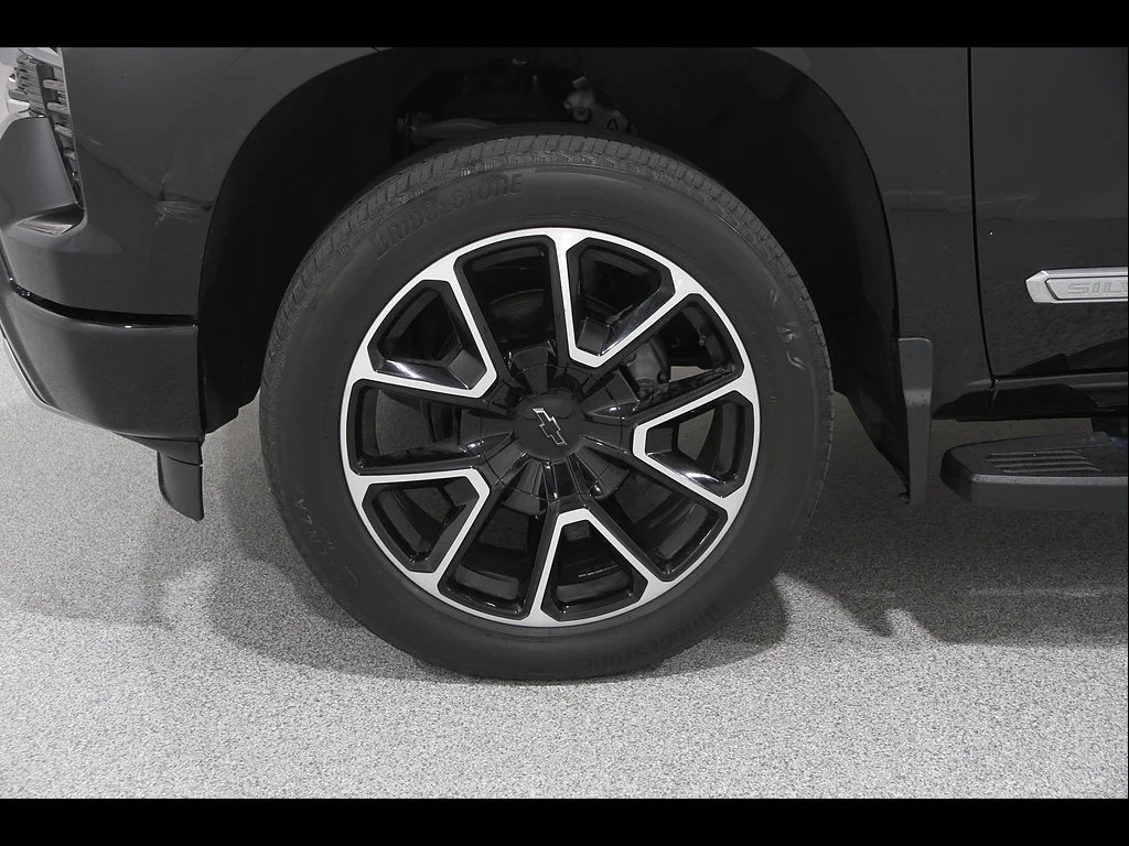 Used 2023 BLACK Chevrolet High Country image 23