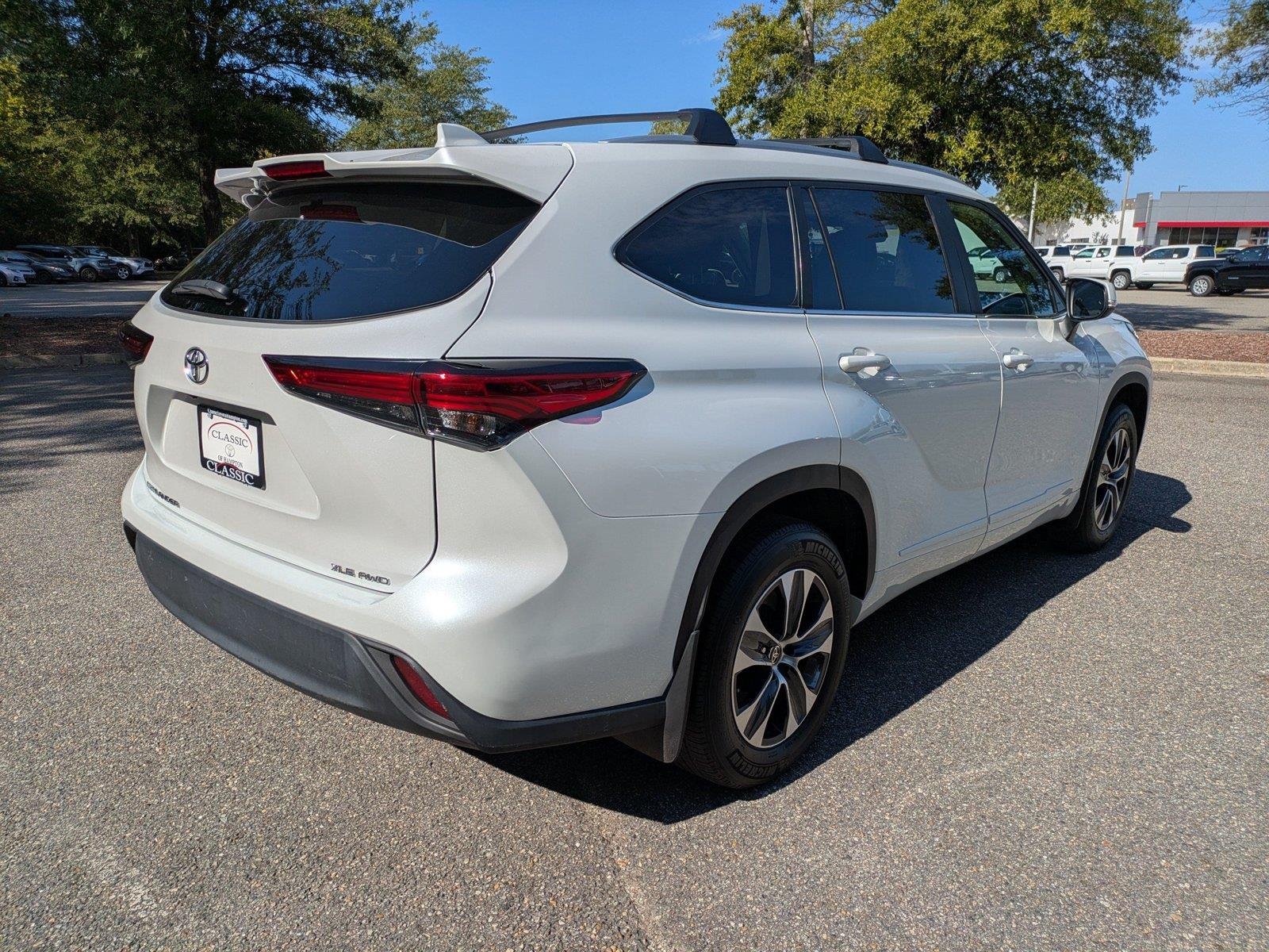 Used 2023 Wind Chill Pearl TOYOTA  image 4