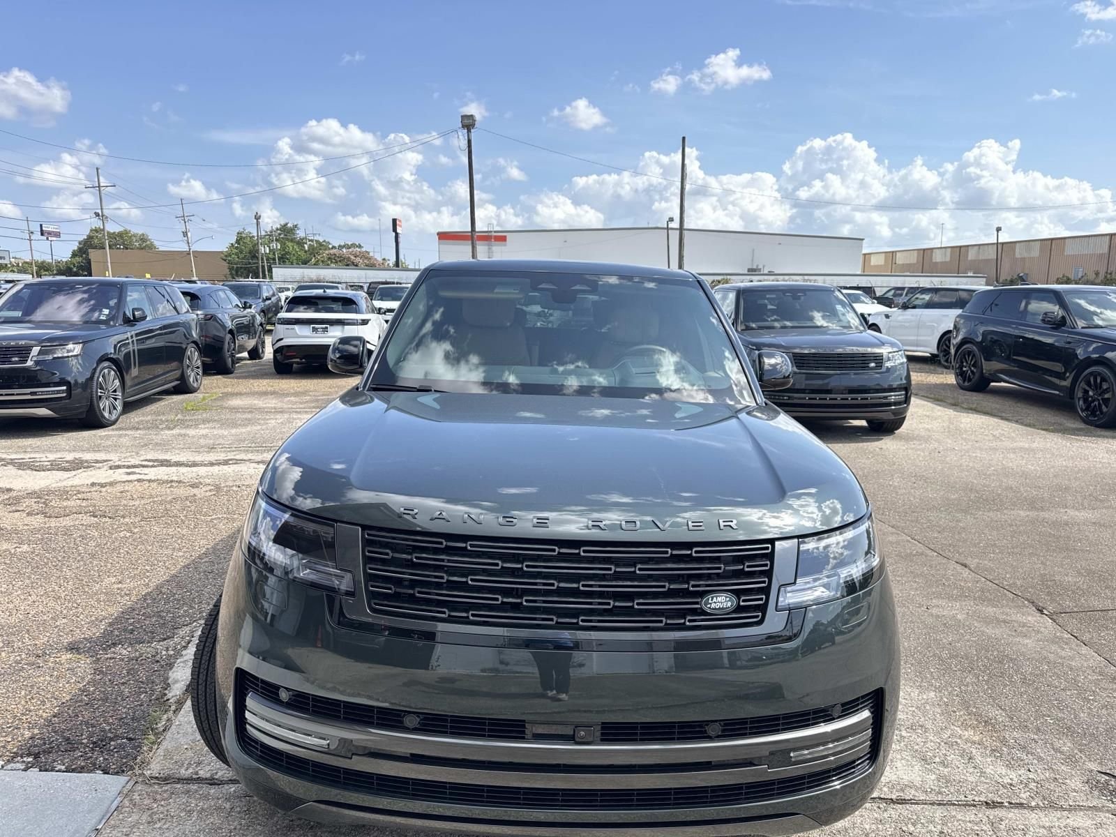 New 2026 Belgravia Green Land Rover Autobiography image 4