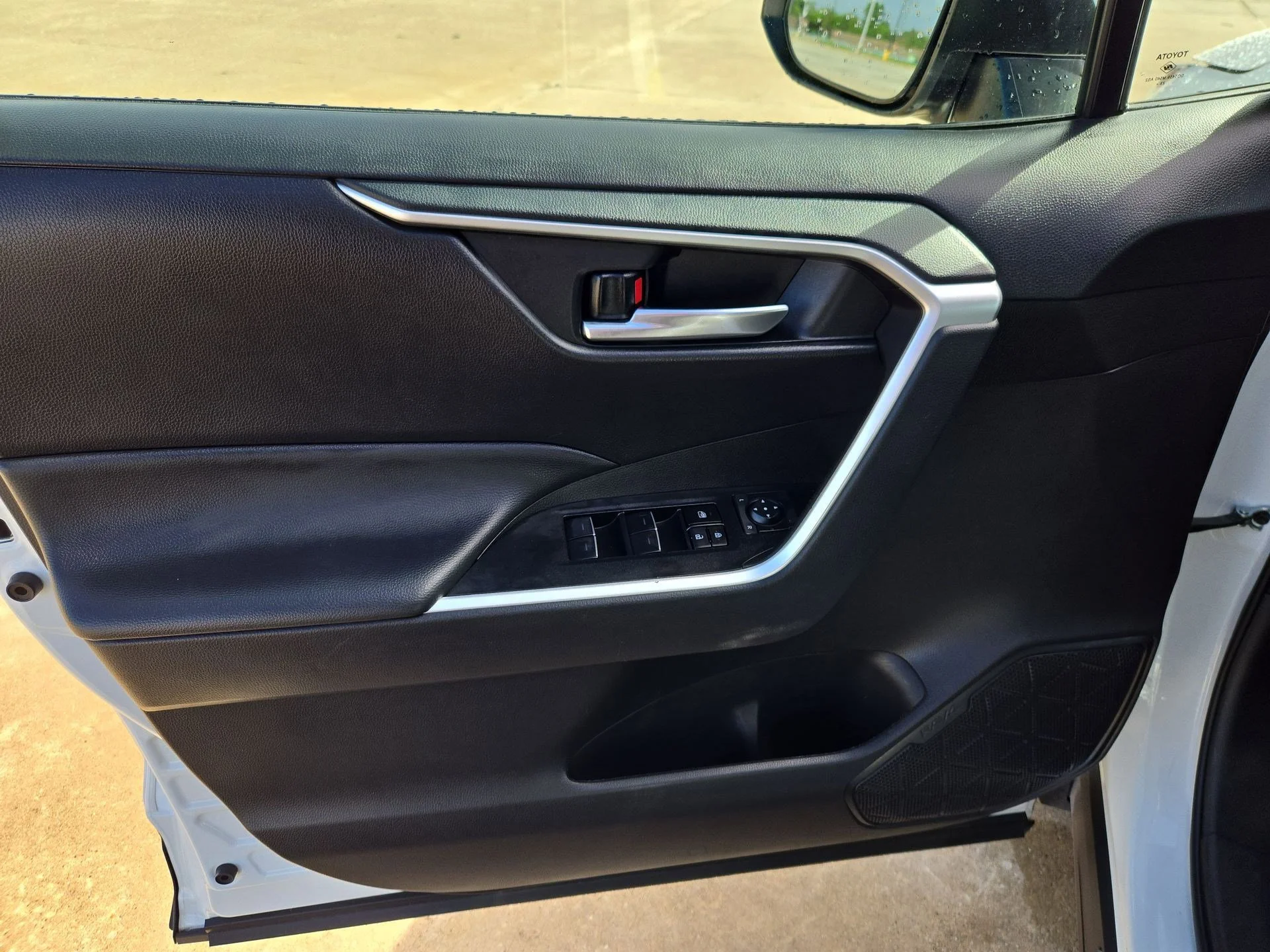 Used 2024 Wind Chill Pearl Toyota XLE image 13