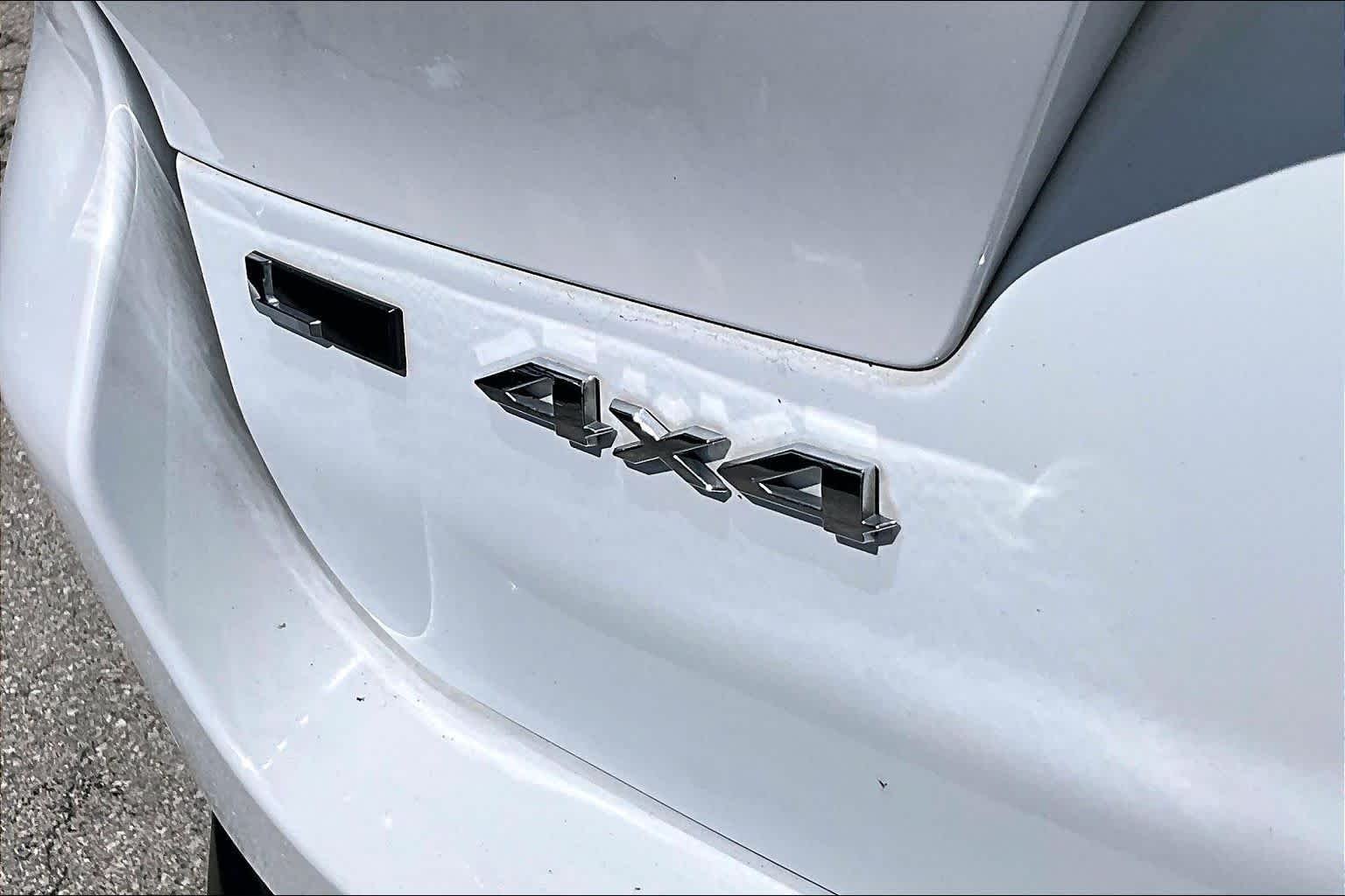 Used 2022 Bright White Clearcoat Jeep Limited image 10