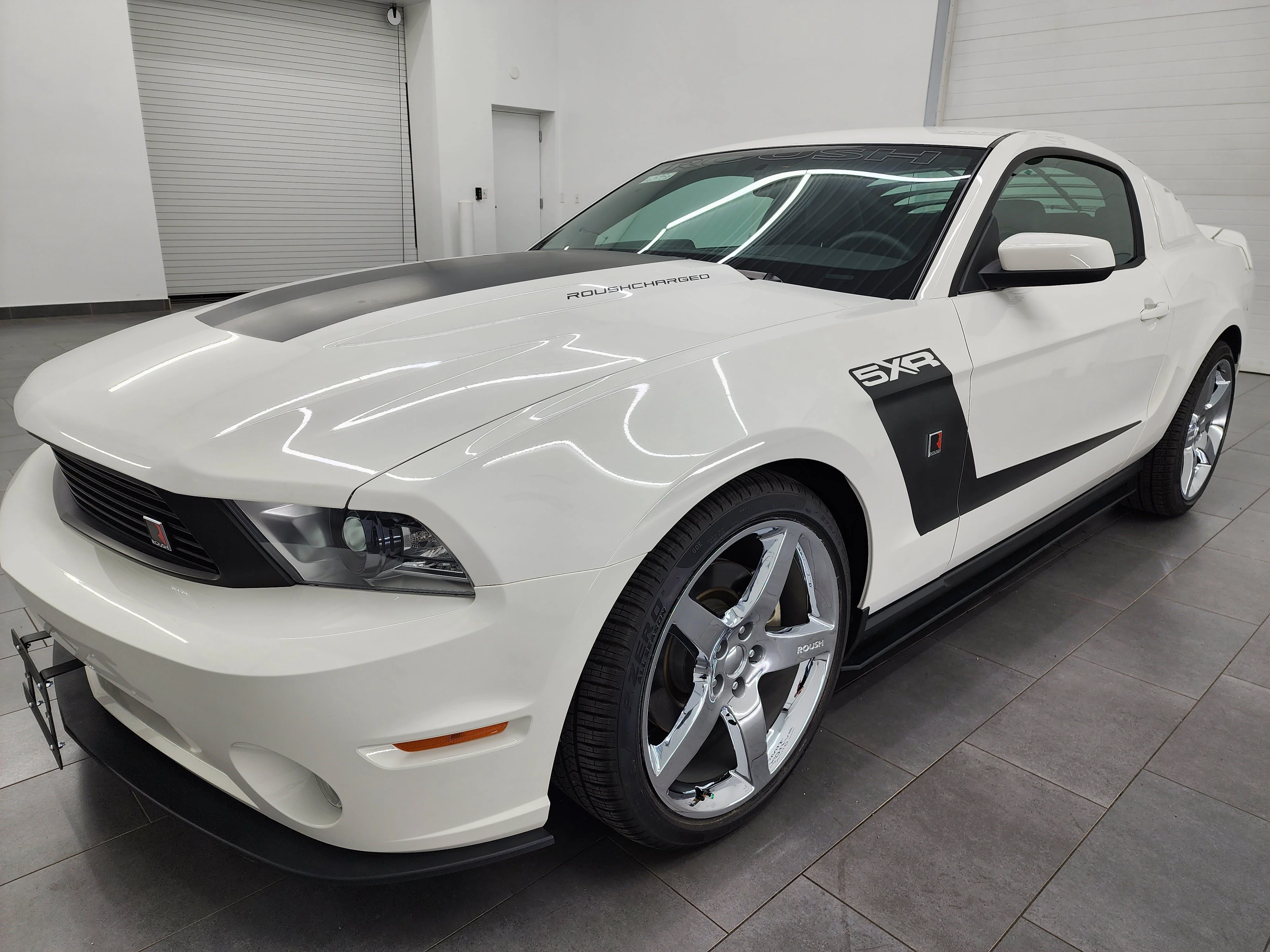 Used 2011 Performance White Ford GT Premium image 8
