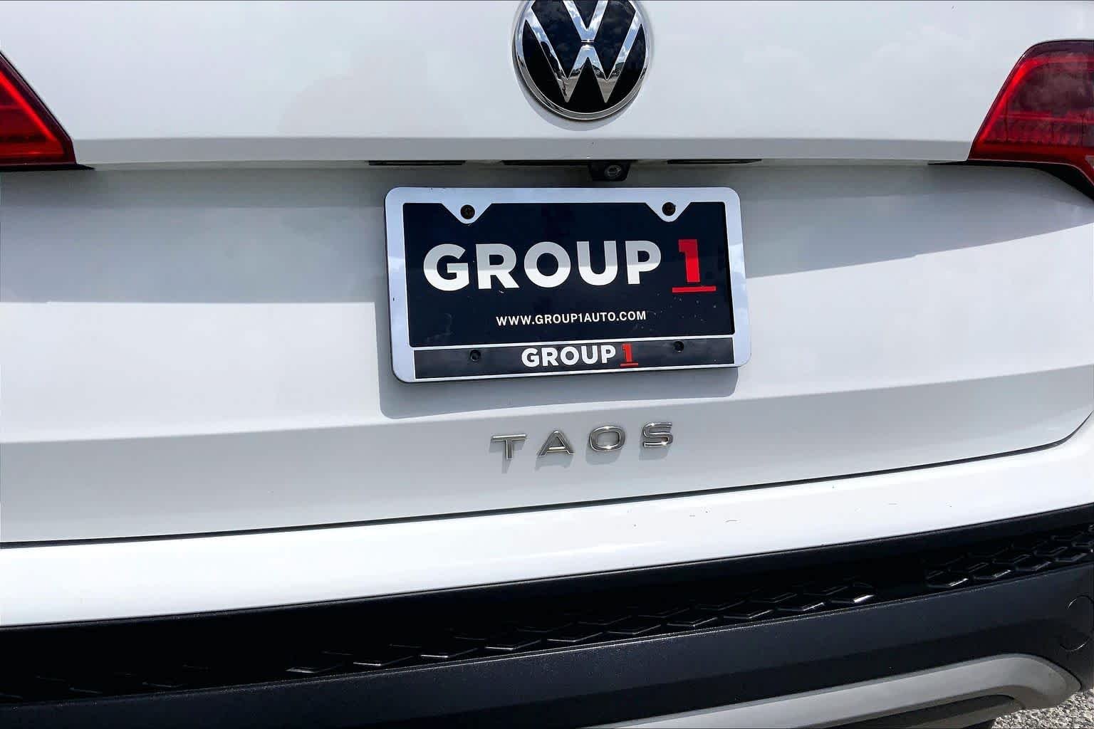 Used 2022 Pure White Volkswagen SE image 10