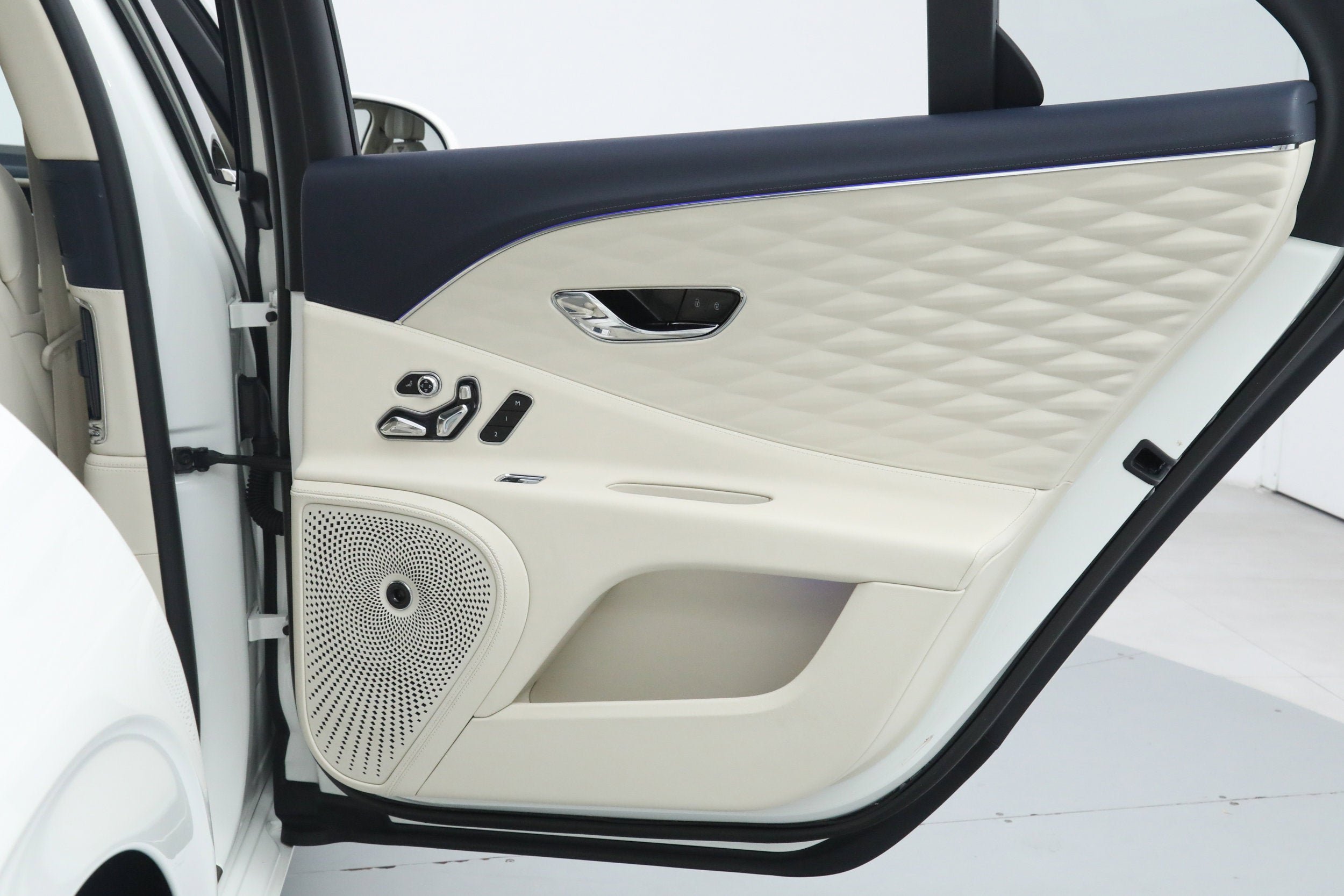 Used 2022 White Bentley  image 20