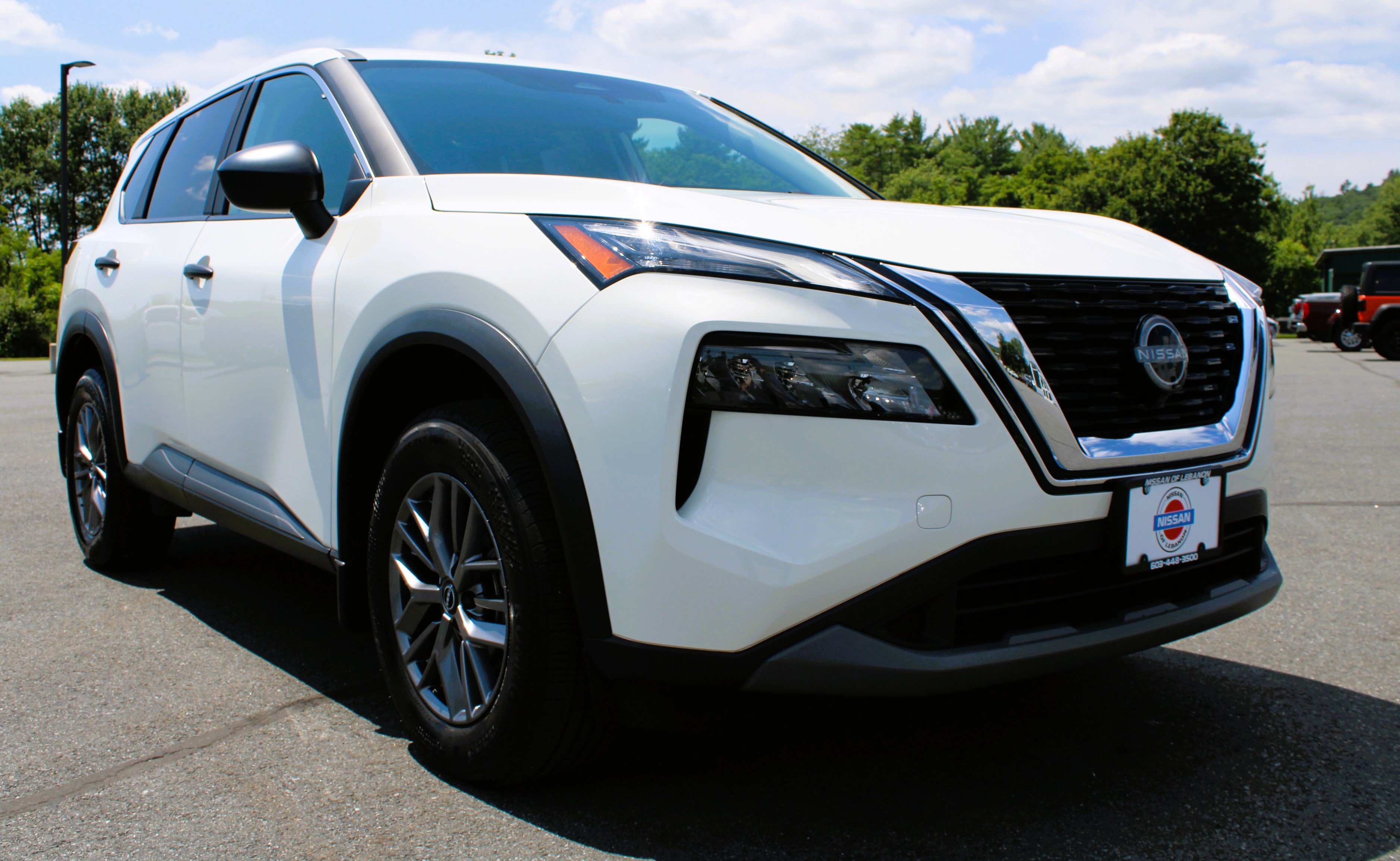 Used 2023 Glacier White Nissan S image 4