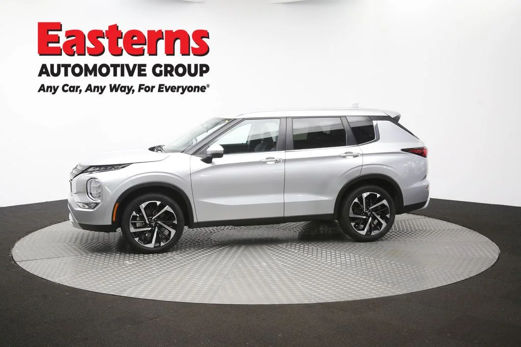 Used 2024 Silver Mitsubishi SE image 59