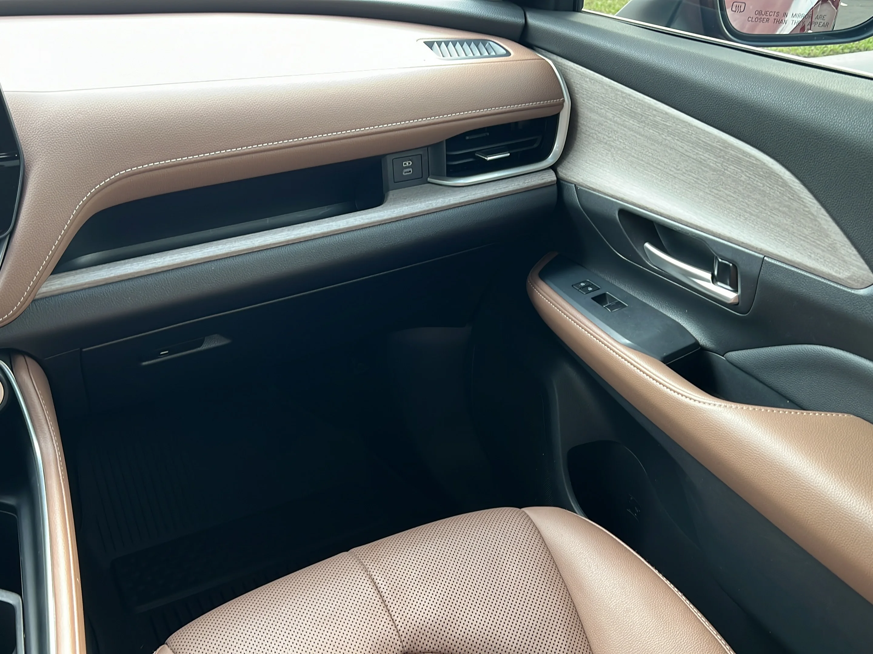 Used 2025 Pearl Toyota Platinum image 14