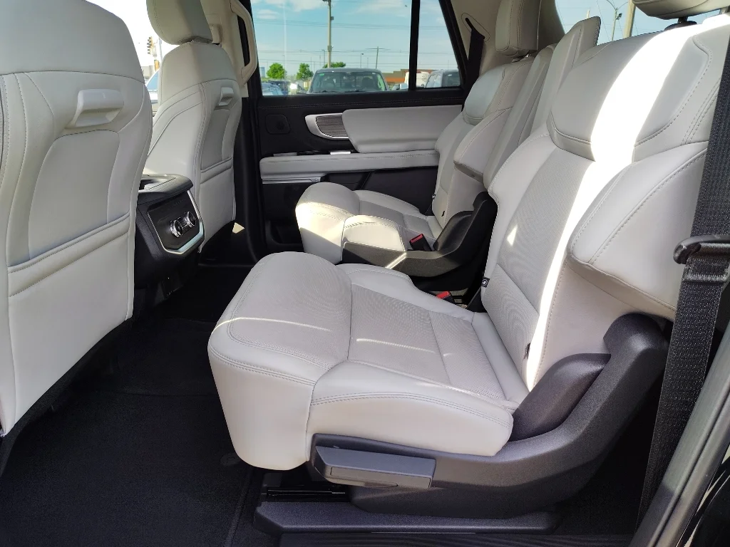 Used 2025 Agate Black Metallic Ford Platinum image 12