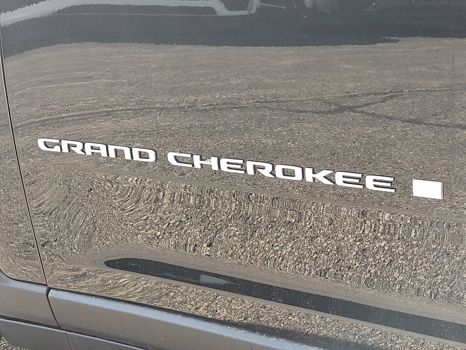 New 2027 High-Gloss Black Paint Jeep Laredo X 4x4 image 18
