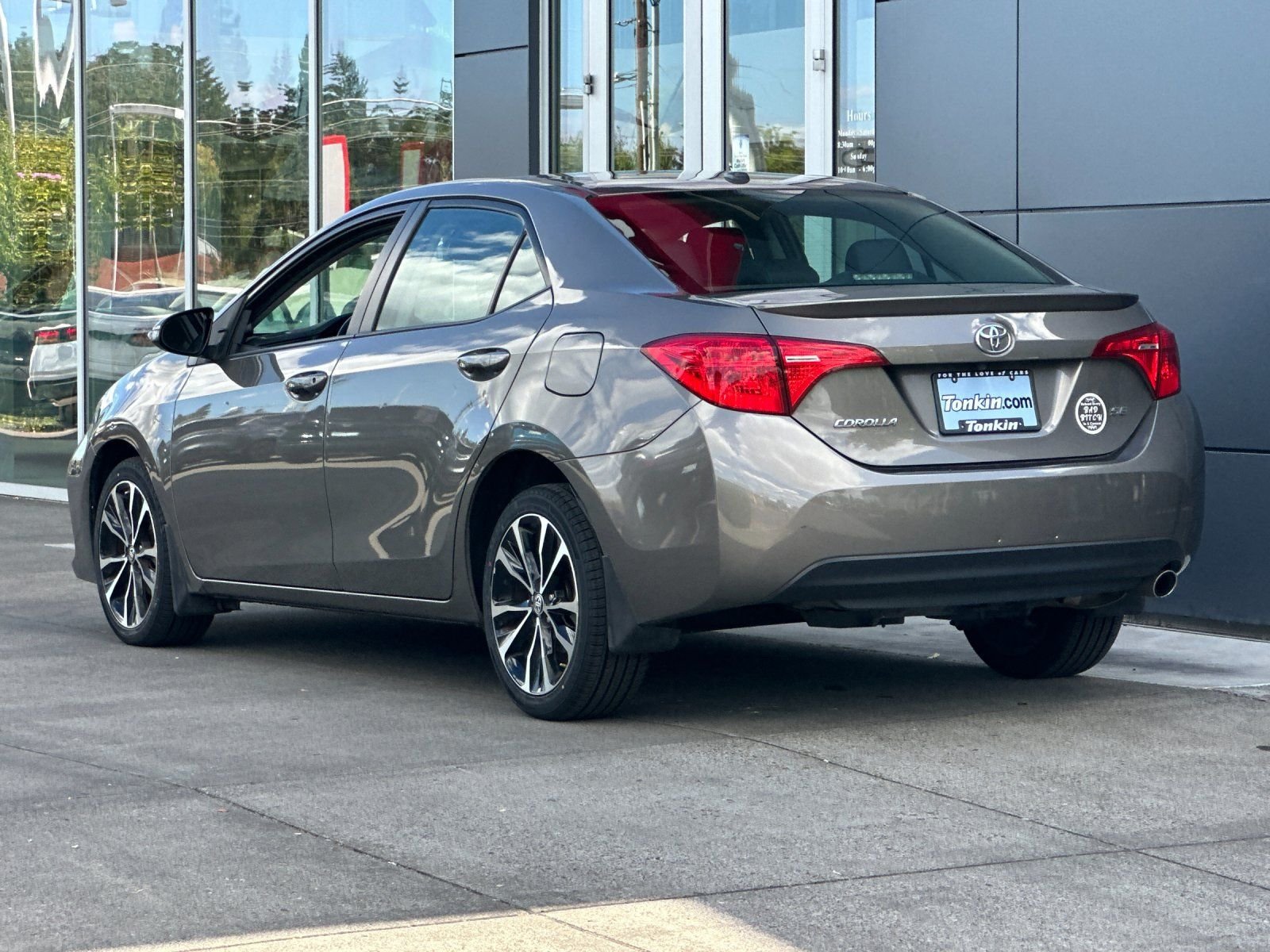 Used 2017 Gray Metallic Toyota SE image 5