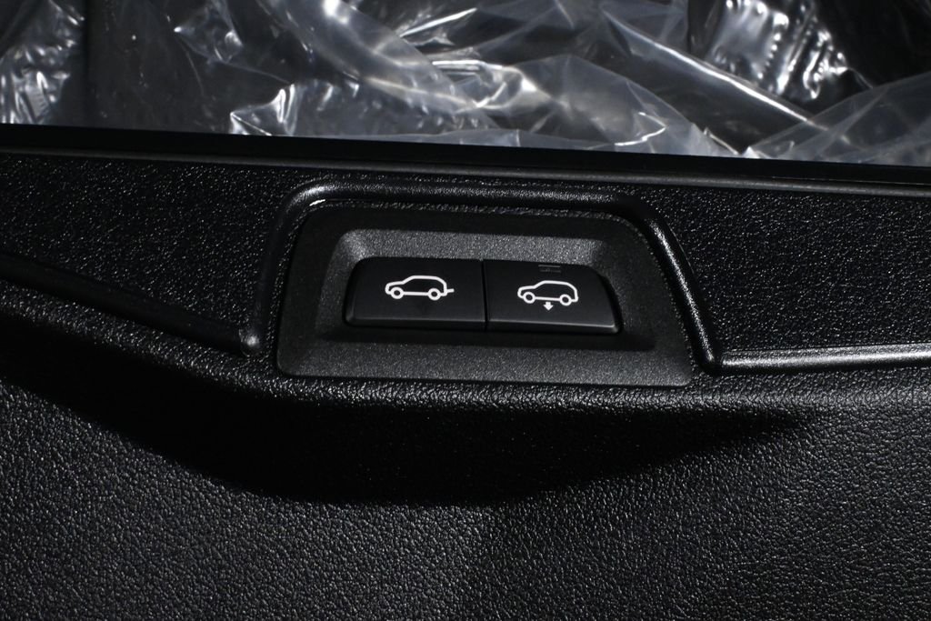 Used 2026 Black BMW xDrive50e image 41